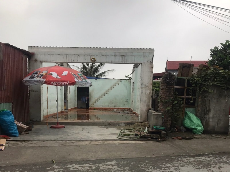 Tin tưởng giao đất cho người nhà mượn và trông coi, sau 28 năm người nhà nhất định không trả.