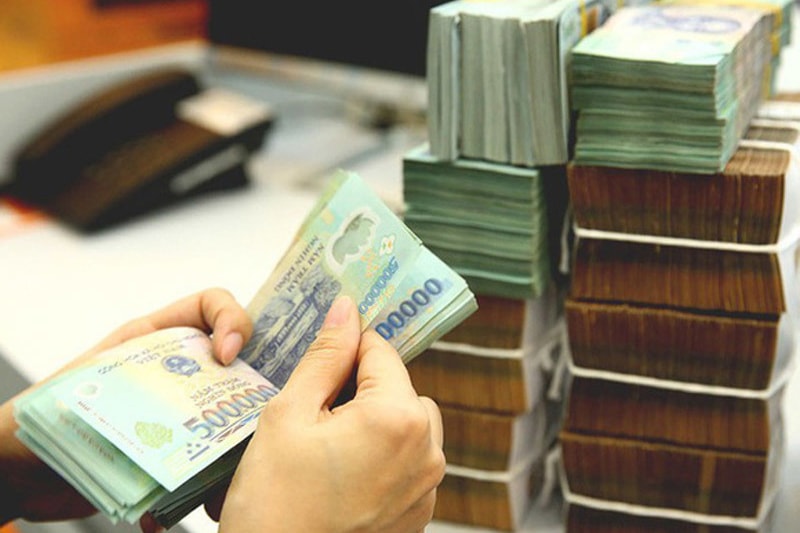 Việt Nam không đi chung xu hướng tăng lãi suất để kìm chế lạm phát.