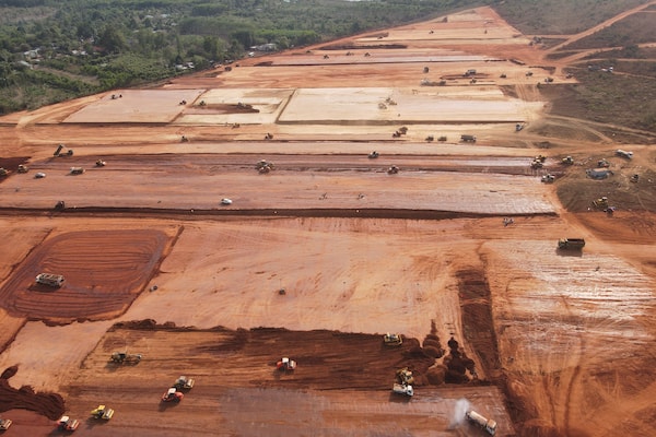 sau 2 tháng ra quân, đến nay dự án sân bay Long Thành đã hình thành đại công trường nhộn nhịp, các mũi thi công được triển khai tối đa, thi công liên tục 3 ca.