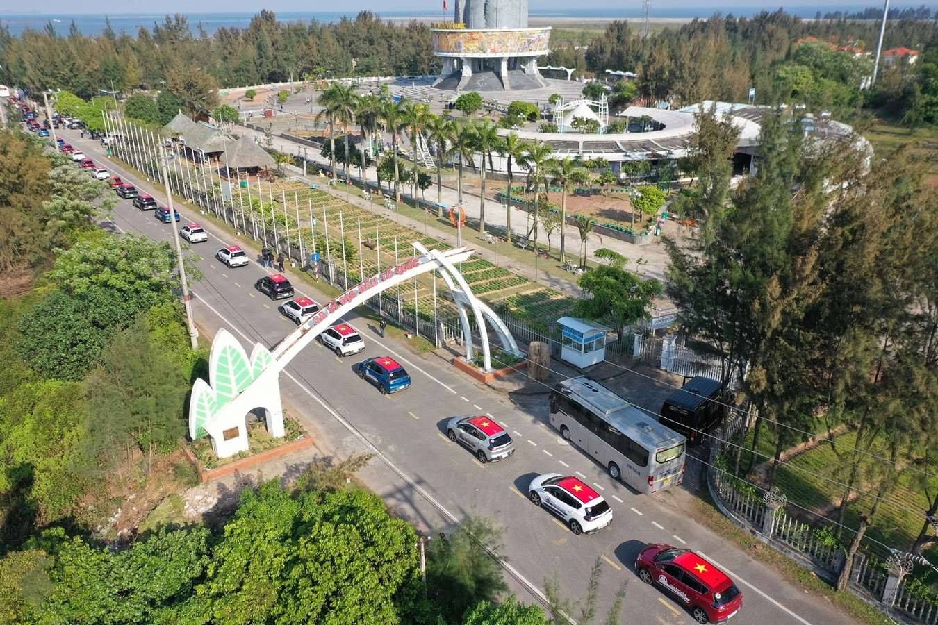 Hành trình gần 200 km chinh phục Sa Vĩ - điểm cực Đông Bắc của Tổ quốc sẽ thiết lập nên kỷ lục Việt Nam cho “Đoàn caravan xe điện nhiều nhất Việt Nam”. Đây cũng là một trong những điểm đặc biệt được cộng đồng trông đợi từ chuyến đi thú vị hiếm thấy này.