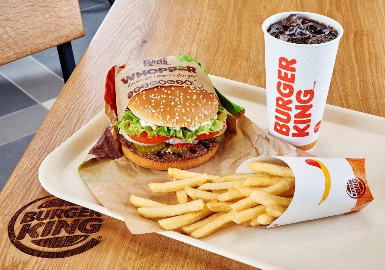 Vụ kiện cáo buộc chuỗi cửa hàng này thể hiện kích thước hamburger kẹp thịt trong quảng cáo lớn hơn thực tế. 