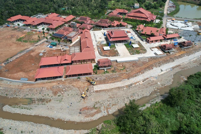 Phá núi, lấp suối xây trái phép dự án Đại Tùng Lâm hoa sen