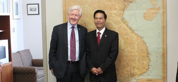 Ông Bob Rae, nguyên Chủ tịch đảng Tự do Canada, Đại sứ Canada tại Liên Hợp Quốc và doanh nhân Nguyễn Hoài Bắc.