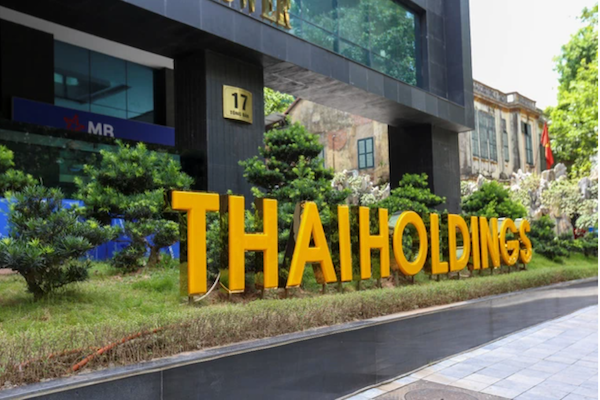 Bầu Thụy sẽ chào mua 52,5 triệu cổ phiếu, tương đương 15% vốn của Thaiholdings, qua đó nâng tỷ lệ sở hữu lên tối đa 40,1%, tương đương nắm giữ hơn 140 triệu cổ phiếu. Phương thức giao dịch là thỏa thuận, dự kiến thực hiện trong quý 2, quý 3/2022