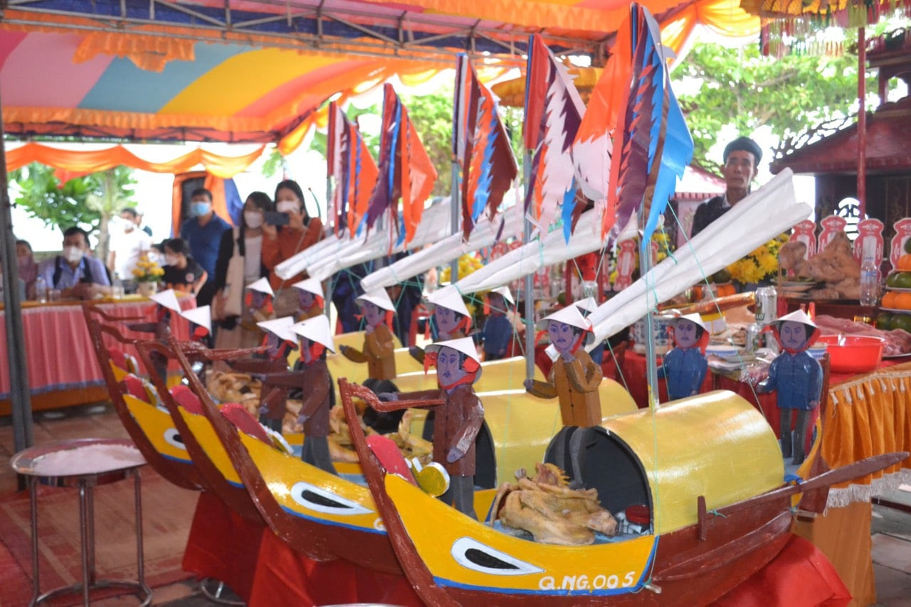 Từ Lý Sơn, những binh phu năm xưa đã giong thuyền đến quần đảo Hoàng Sa cắm mốc, dựng bia khẳng định chủ quyền của Việt Nam