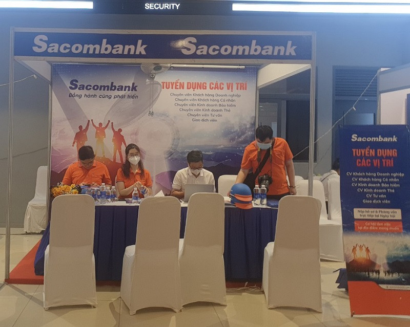 Gian hàng tuyển dụng của Sacombank sẵn sàng chờ đón nguồn nhân lực trẻ đến tuyển dụng trước 