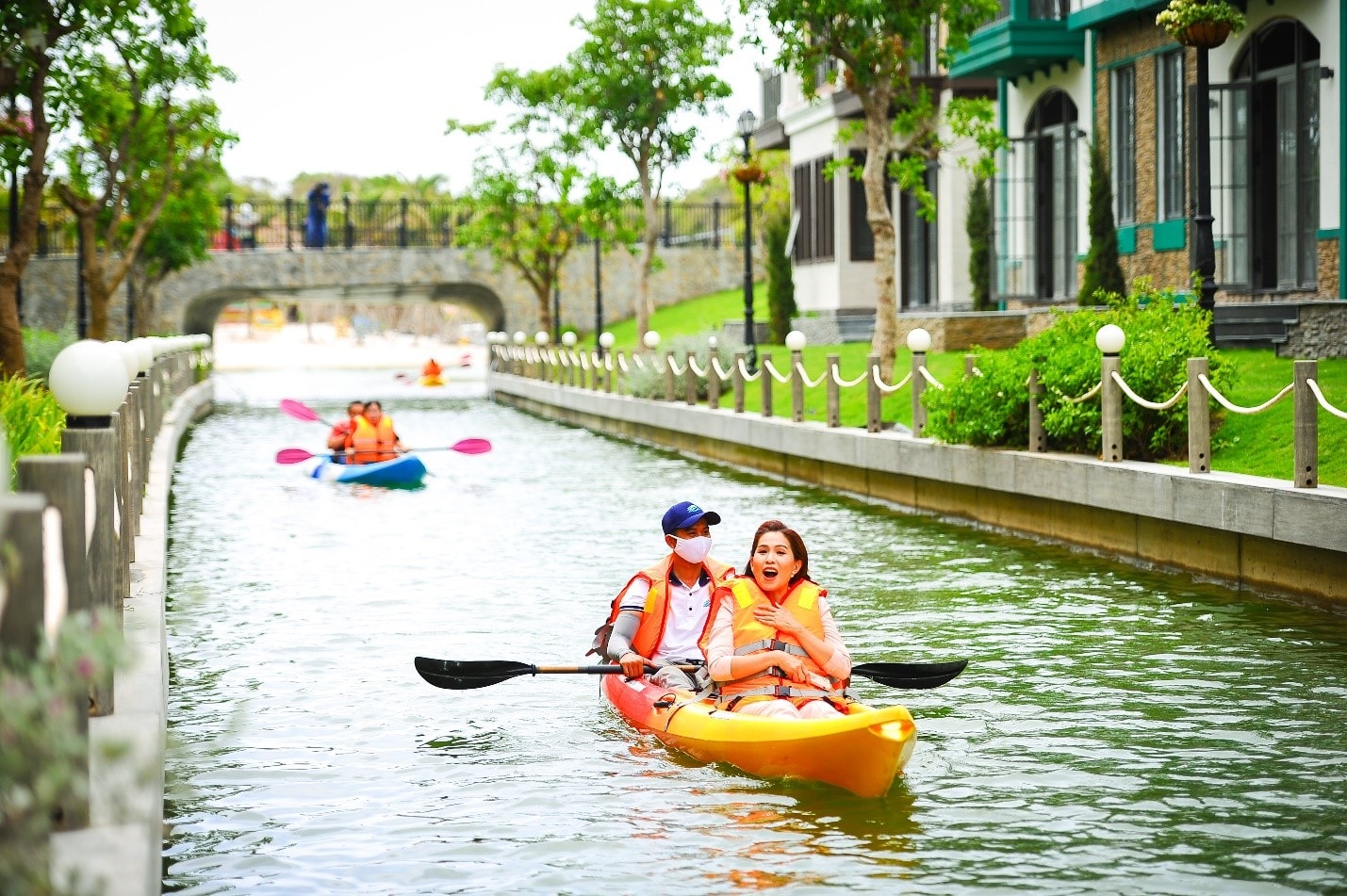 Khách tham quan, trải nghiệm khu Biệt thự lagoon tại NovaWorld Ho Tram.