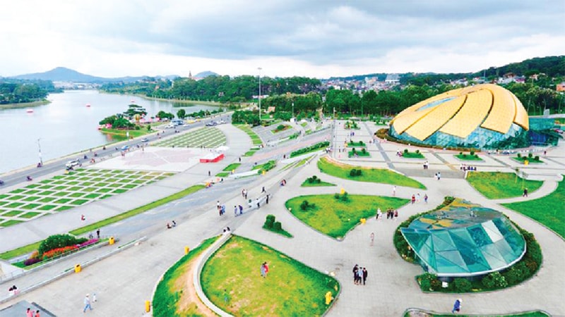  Quảng trường Lâm Viên (Lam Vien Square) là địa điểm du lịch hấp dẫn ở Đà Lạt, Lâm Đồng.