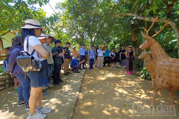 Nguồn dư địa du lịch dồi dào đang mang lại nhiều ưu thế cho tỉnh Quảng Nam, trong đó việc phát huy tiềm năng du lịch tại các huyện miền núi đang được địa phương tập trung, đôn đốc thực hiện.