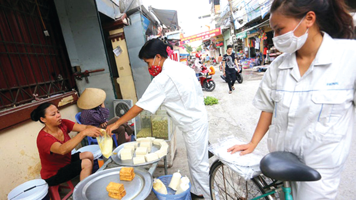  Lương đủ sống là đảm bảo cho người lao động và gia đinh họ có cuộc sống cơ bản bền vững