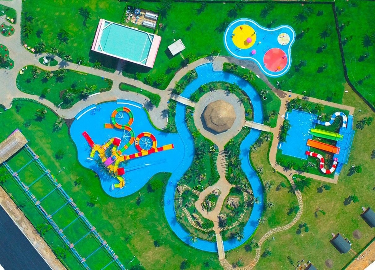 Toàn cảnh công viên nước Dino Water Park nhìn từ trên cao