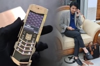 Siêu phẩm điện thoại Vertu tại kỳ lân Luxury có giá đắt xắt ra miếng