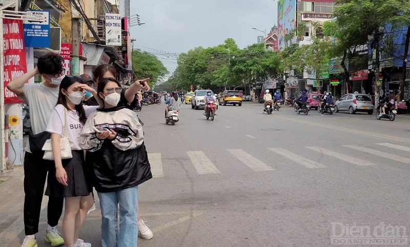 Du khách từ các tỉnh, thành phố lân cận đến tham quan và trải nghiệm Food tour Hải Phòng