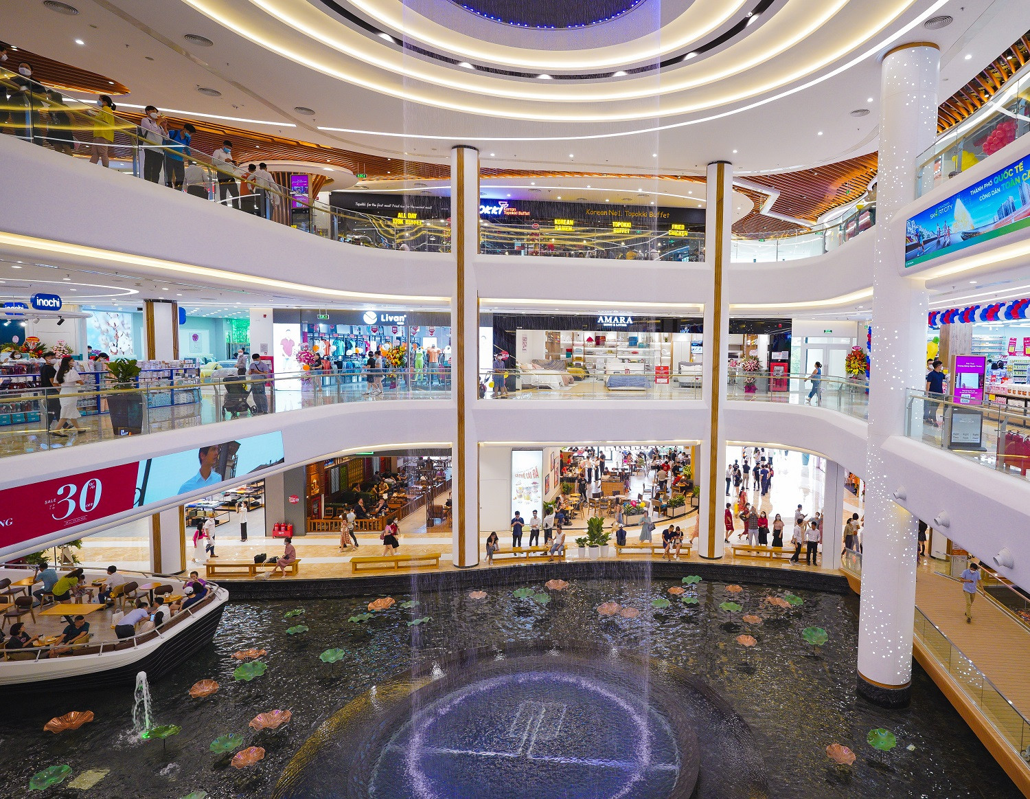 Vincom Mega Mall Smart City đã đánh dấu bước phát triển mới của mô hình trung tâm thương mại trải nghiệm và kết nối tại Việt Nam.