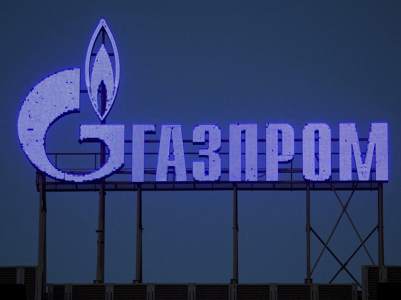 Công ty năng lượng Gazprom của Nga cắt nguồn cung cấp khí đốt cho Ba Lan và Bulgaria trong tuần qua.