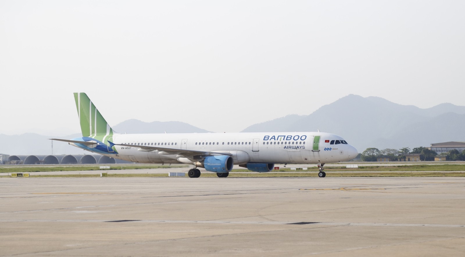 Ảnh 3: Bamboo Airways khai thác đường bay thường lệ Hà Nội – Singapore bằng dòng máy bay A321 hiện đại