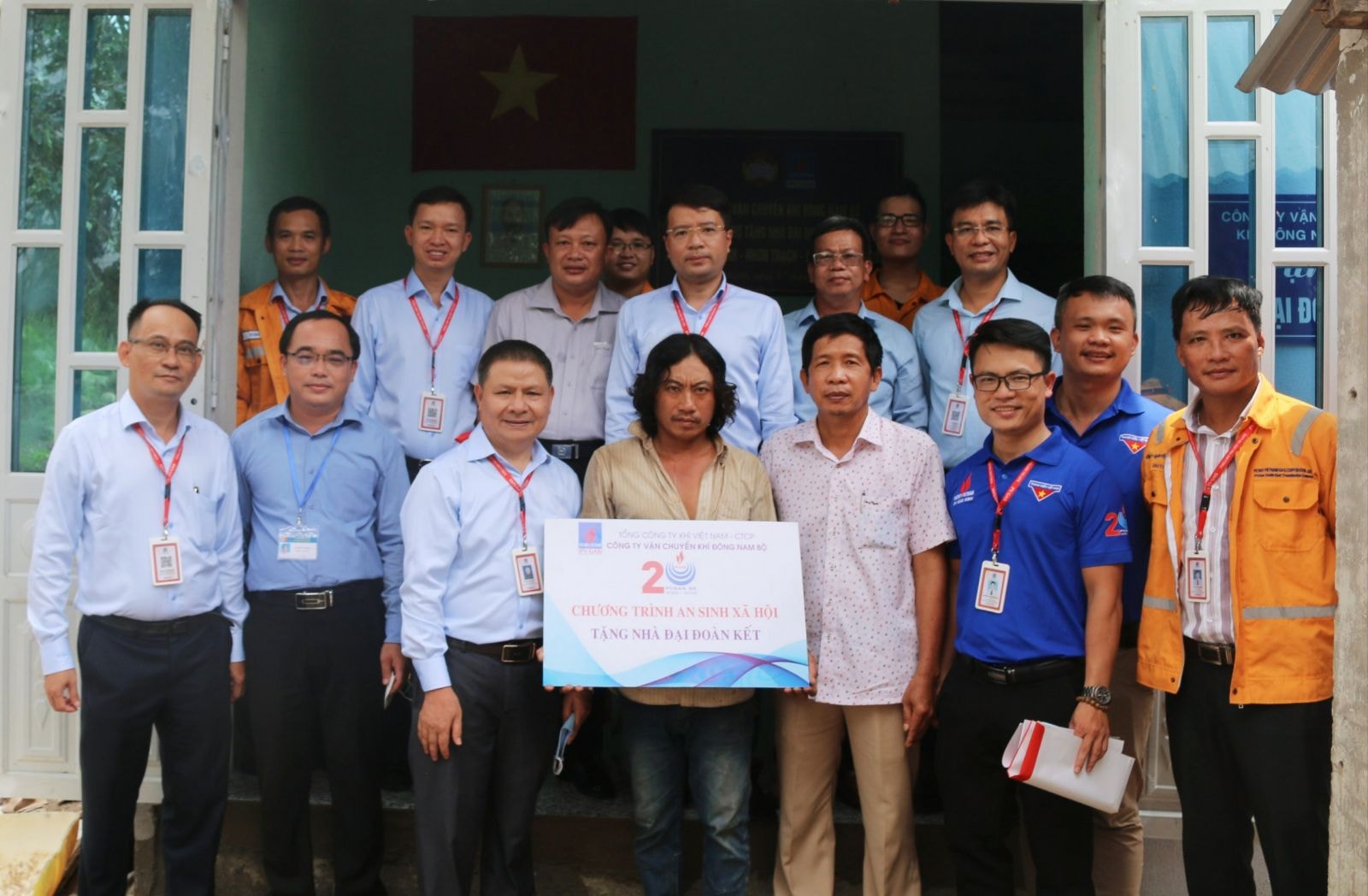 Đoàn công tác PV GAS tham gia đoàn thăm hỏi và tặng quà động viên cán bộ, chiến sỹ và nhân dân Trường Sa