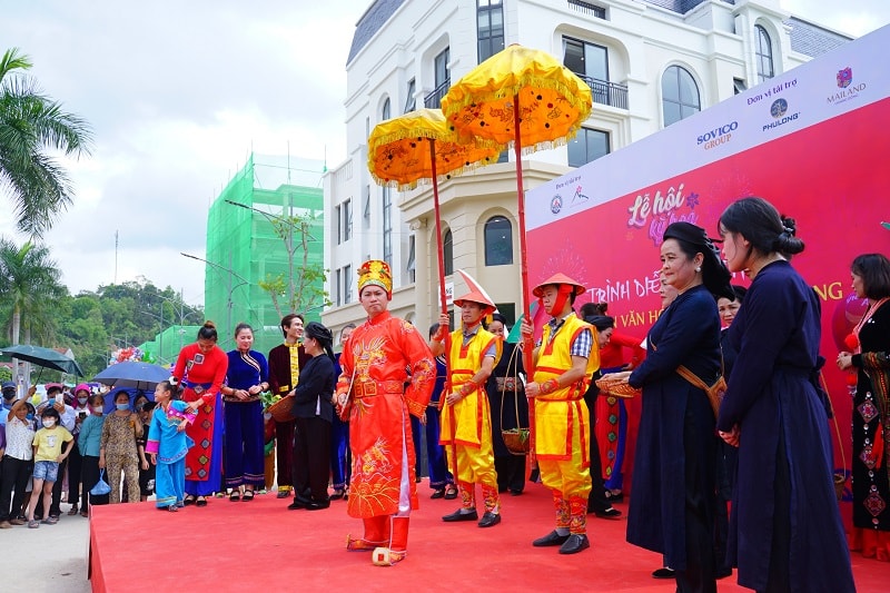 Điểm gây ấn tượng với du khách là những nét văn hoá truyền thống của các dân tộc Lạng Sơn.