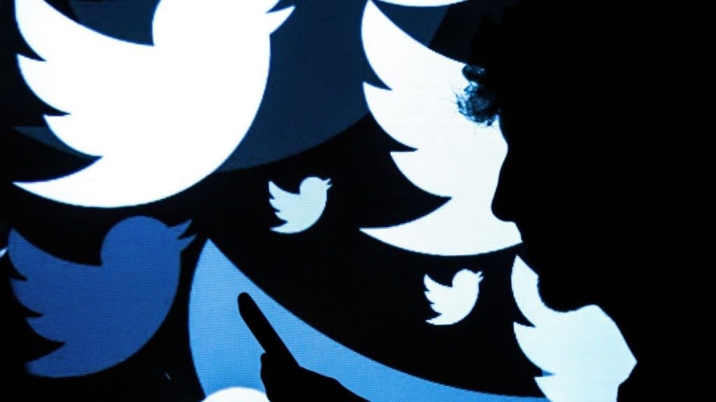Twitter đang tràn ngập các nội dung người lớn do sự tự do ngôn luận 