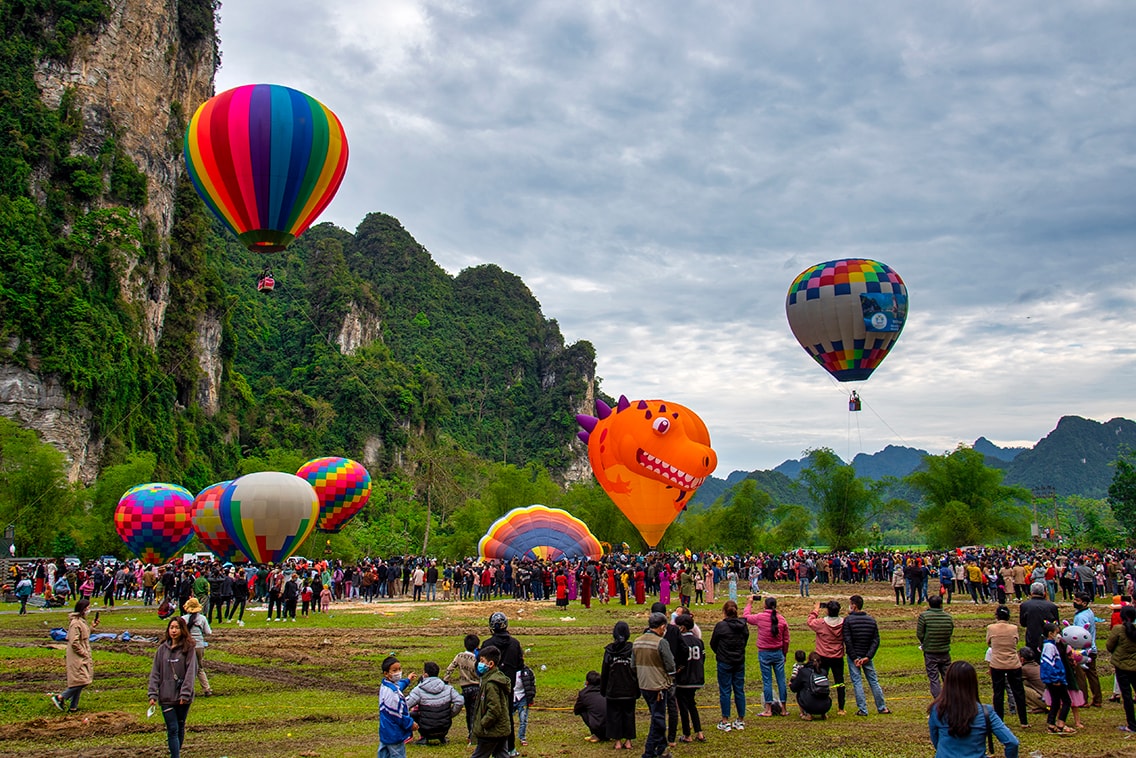 Lễ hội khinh khí cầu tạip/“Tuần lễ du lịch Lâm Bình – Tuyên Quang”.
