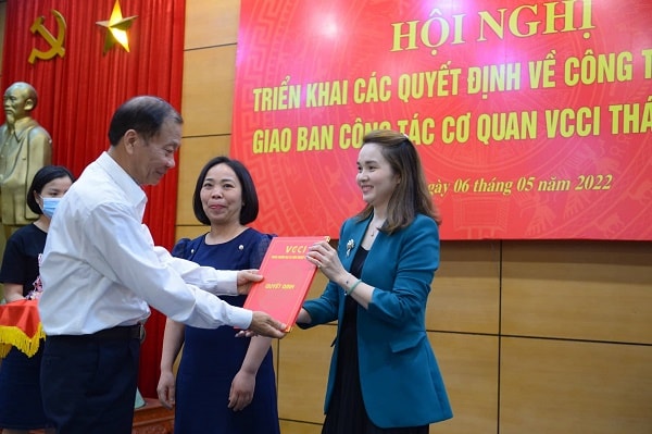 phấn đấu để đội ngũ ngày càng tinh nhuệ thì mới thực hiện được những khát vọng mà Đại hội VII đã đề ra. Ảnh: Quốc Tuấn