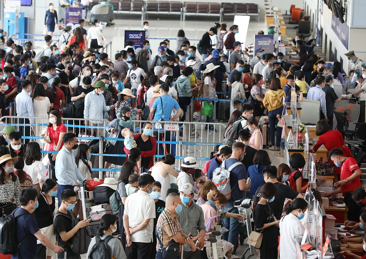 Tuy nhiên, Tình trạng ùn, tắc cục bộ trên các tuyến đường tới khu, điểm du lịch vẫn chưa được cải thiện.