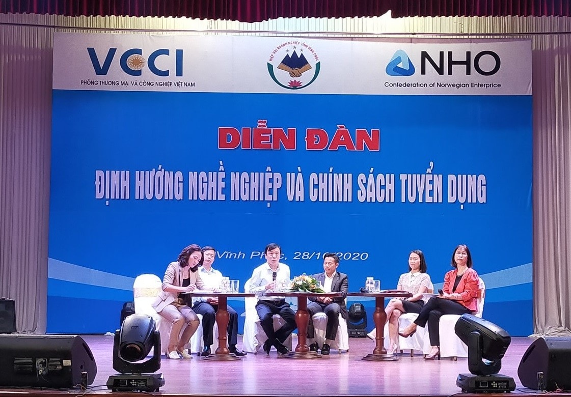 Diễn đàn Định hướng nghề nghiệp và chính sách tuyển dụng do HHDN tỉnh Vĩnh Phúc và Văn phòng Giới sử dụng lao động (VCCI) tổ chức năm 2020