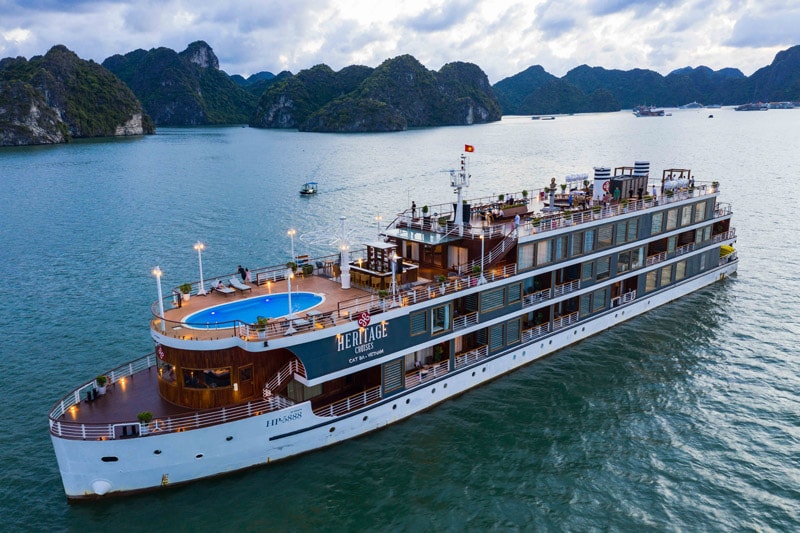 du thuyền Heritage Cruises với các tour trải nghiệm ở Nha Trang, Hạ Long, Cát Bà...của Lux Group.