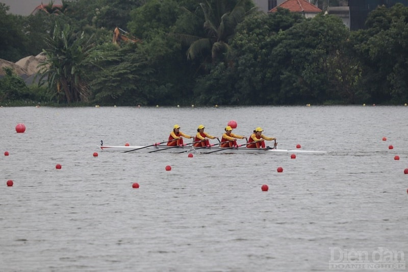 Các vận động viên Việt Nam tại vòng chung kết bộ môn đua thuyền Rowing diễn ra vào ngày 11/5