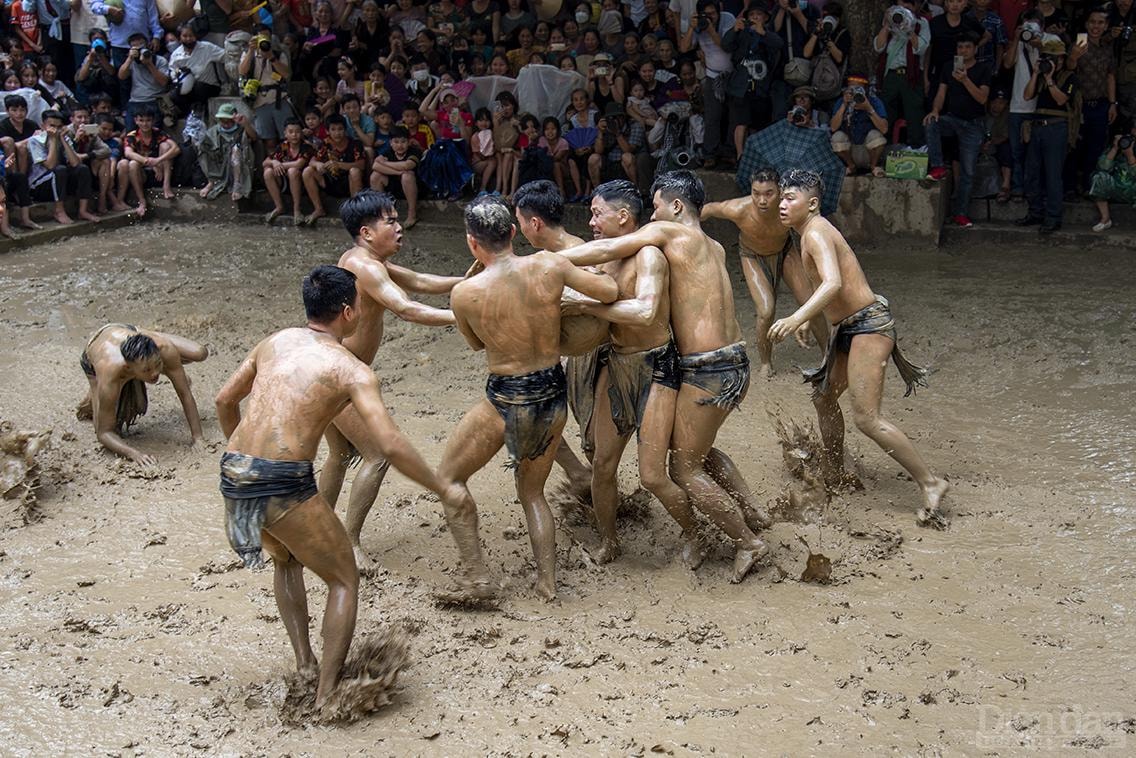 Lễ hội vật Cầu nước làng Vân có từ lâu đời gắn liền với đời sống văn hóa, tín ngưỡng dân gian của nhân dân địa phương từ bao đời nay.