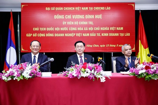 Chủ tịch Quốc hội Vương Đình Huệ đề nghị tại cuộc gặp gỡ cộng đồng doanh nghiệp Việt Nam tại Lào.