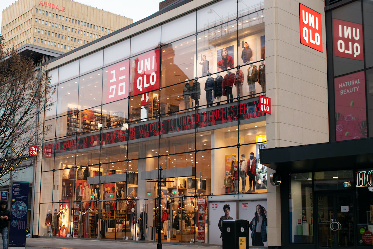 Uniqlo cũng đã có động thái tương tự