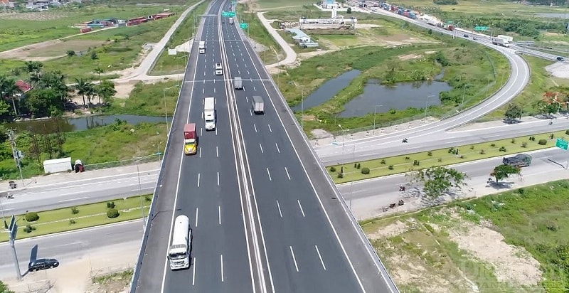 Đường ô tô cao tốc Hà Nội - Hải Phòng có tổng chiều dài toàn tuyến hơn 105 km, trong đó đoạn qua tỉnh Hải Dương dài 39 km.