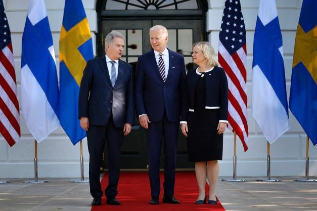 Tổng thống Mỹ Joe Biden (giữa), Thủ tướng Thụy Điển Magdalena Andersson (phải) và Tổng thống Phần Lan Sauli Niinisto