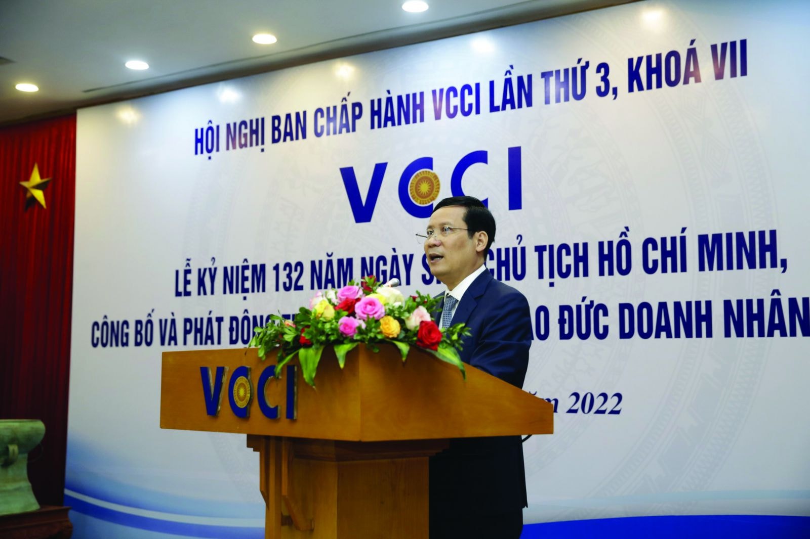  Chủ tịch VCCI Phạm Tấn Công công bố và phát động thực hiện Quy tắc đạo đức doanh nhân Việt Nam.