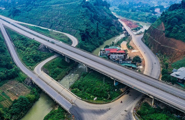 Dự án cao tốc Khánh Hoà - Buôn Mê Thuột là dự án giao thông quan trọng, có tính chất kết nối liên vùng và liên tỉnh. 