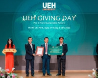 HDBank tặng học bổng cho sinh viên Đại học UEH vì tương lai phát triển bền vững