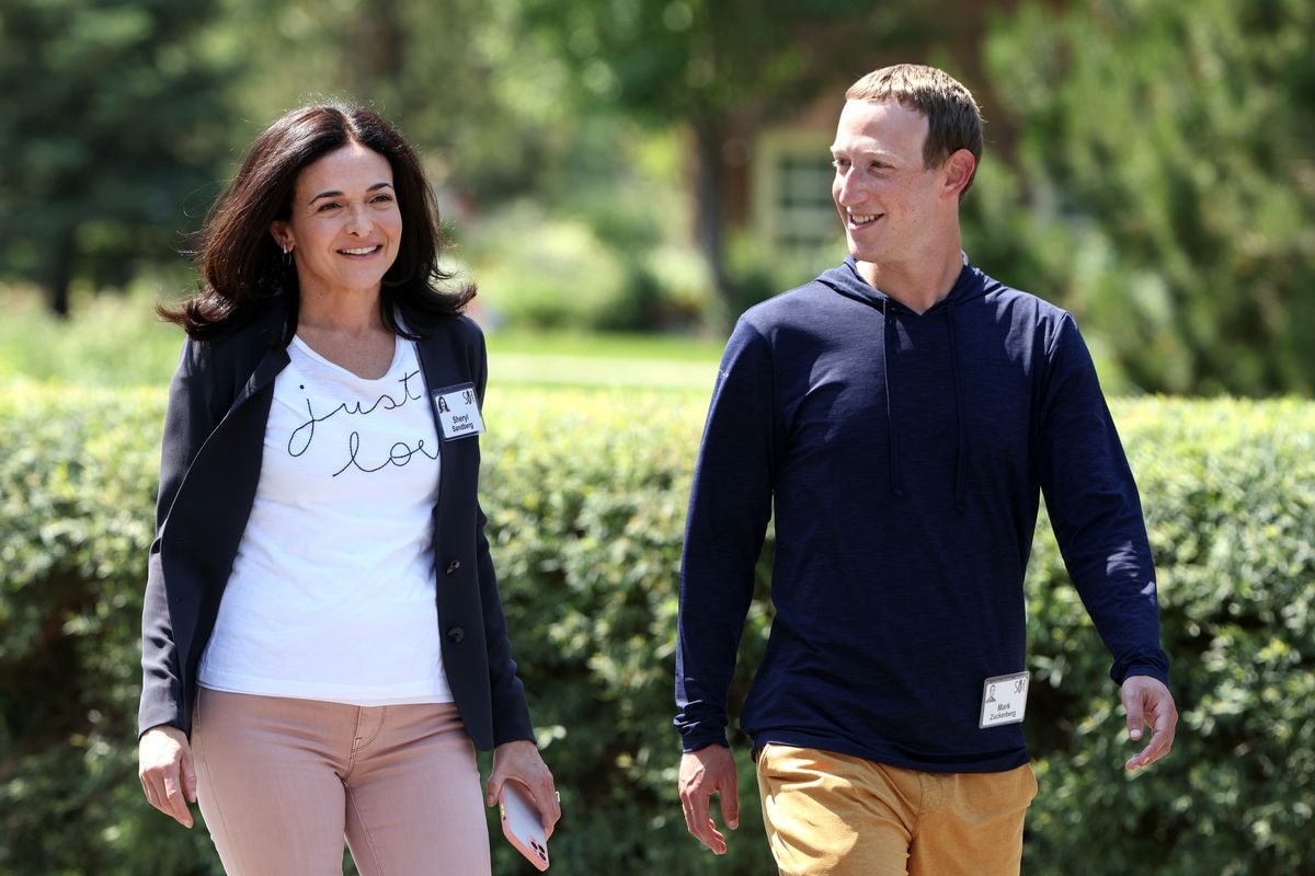 Sheryl Sandberg được coi là “cánh tay mặt” của Mark Zuckerberg.