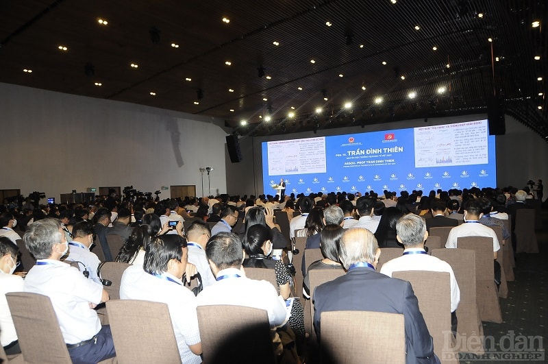 Diễn đàn Kinh tế Việt Nam lần thứ 4 chiều ngày 5/6.