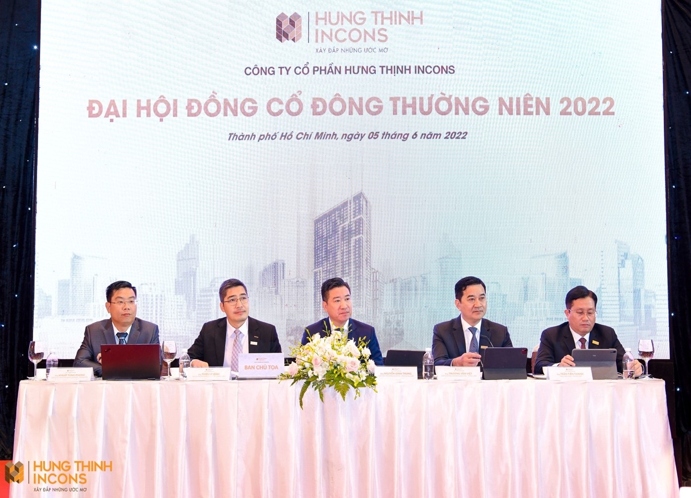Đoàn chủ toạ Đại hội Cổ đông thường niên năm 2022