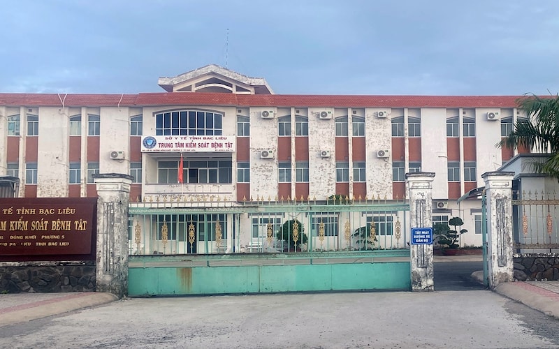 Trước đó, Thanh tra tỉnh Bạc Liêu có kết luận việc thanh tra đột xuất công tác mua sắm, quản lý, sử dụng thuốc, hóa chất, sinh phẩm, vật tư, trang thiết bị y tế, phương tiện phòng, chống dịch bệnh Covid-19 