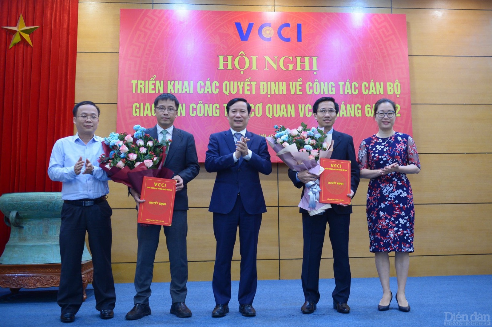 Đại diện Ban Thường trực VCCI cùng hai Tân Phó Tổng Thư ký 