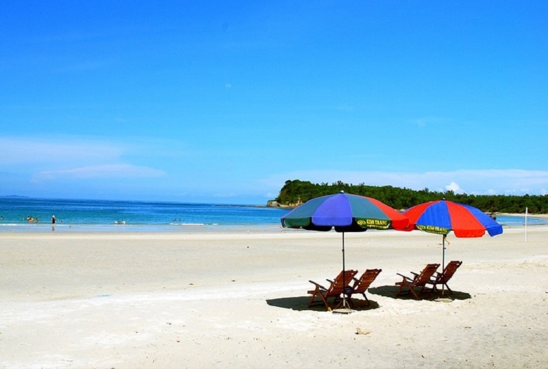Bạn mơ ước được đến Hawai của Mỹ hay Phutket của Thái Lan để tận hưởng một kỳ nghỉ dưỡng tuyệt vời nhưng chưa có điều kiện thì đừng lo vì đảo Quan Lạn sẽ thỏa mãn ước mơ đó cho bạn.