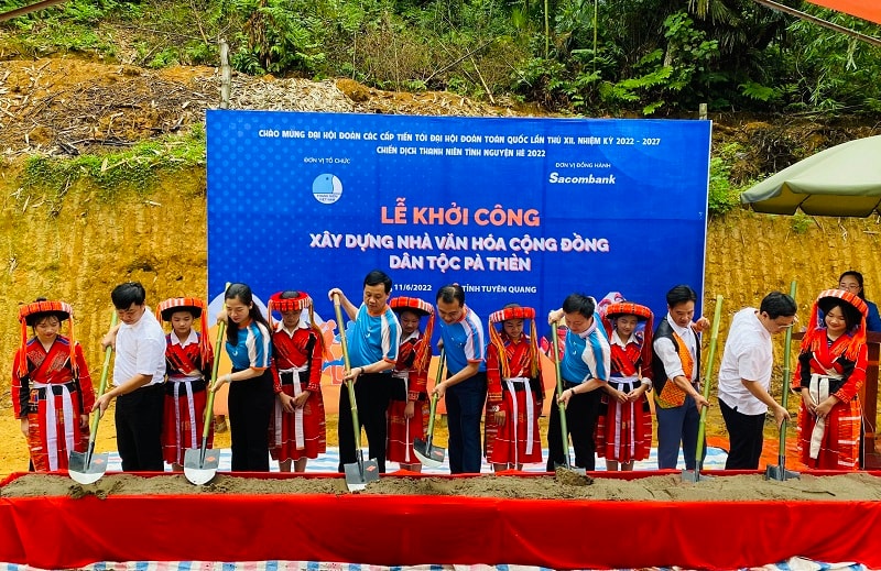 Nghi thức động thổ xây dựng Nhà văn hóa cộng đồng dân tộc Pà Thẻn tại tỉnh Tuyên Quang, sáng 11/6. 