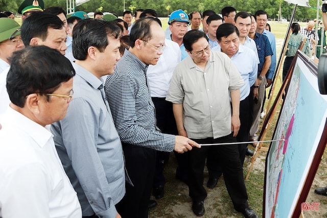 Lãnh đạo Hà Tĩnh báo cáo một số nội dung liên quan đến dự án mỏ sắt Thạch Khê