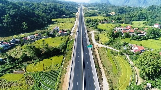 Việc triển khai đầu tư, sớm hoàn thành các dự án đầu tư xây dựng tuyến cao tốc Đồng Đăng - Trà Lĩnh và Dự án thành phần 2 đoạn Hữu Nghị - Chi Lăng có ý nghĩa rất quan trọng