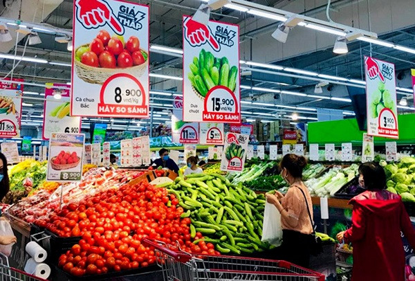 Siêu thị, trung tâm thương mại, chợ phải niêm yết hàng hóa theo quy định. Ảnh: TU