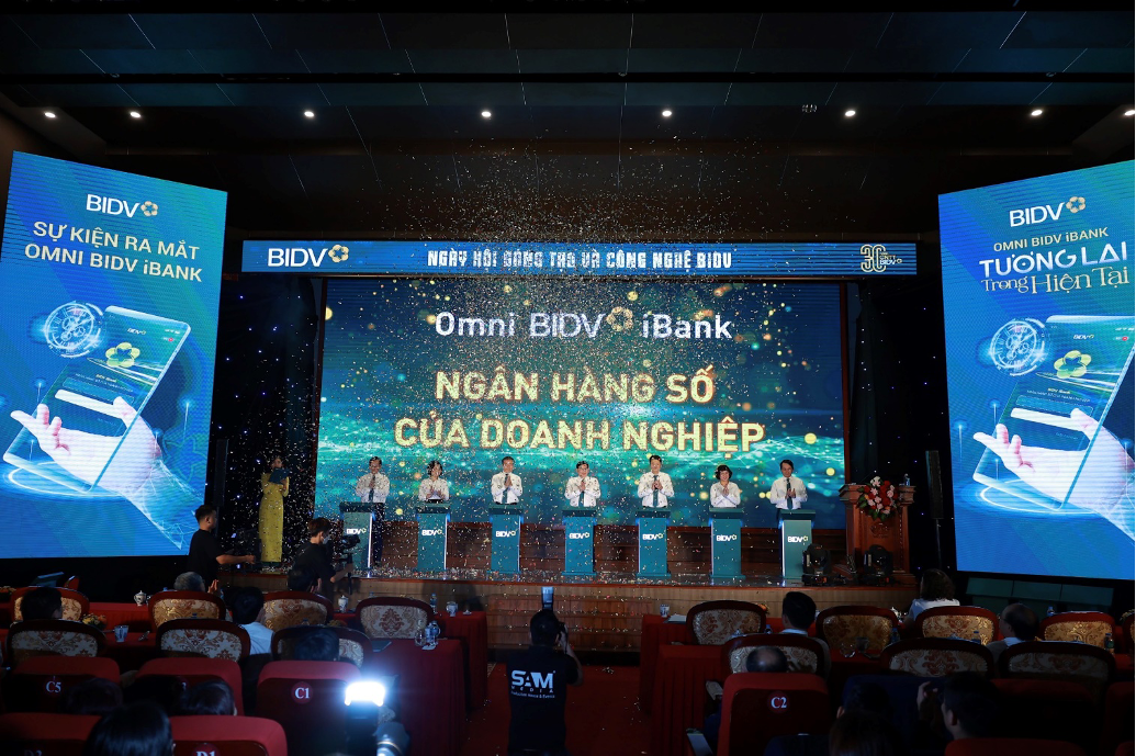 Đại diện Ban Lãnh đạo BIDV tại Sự kiện ra mắt Omni BIDV iBank