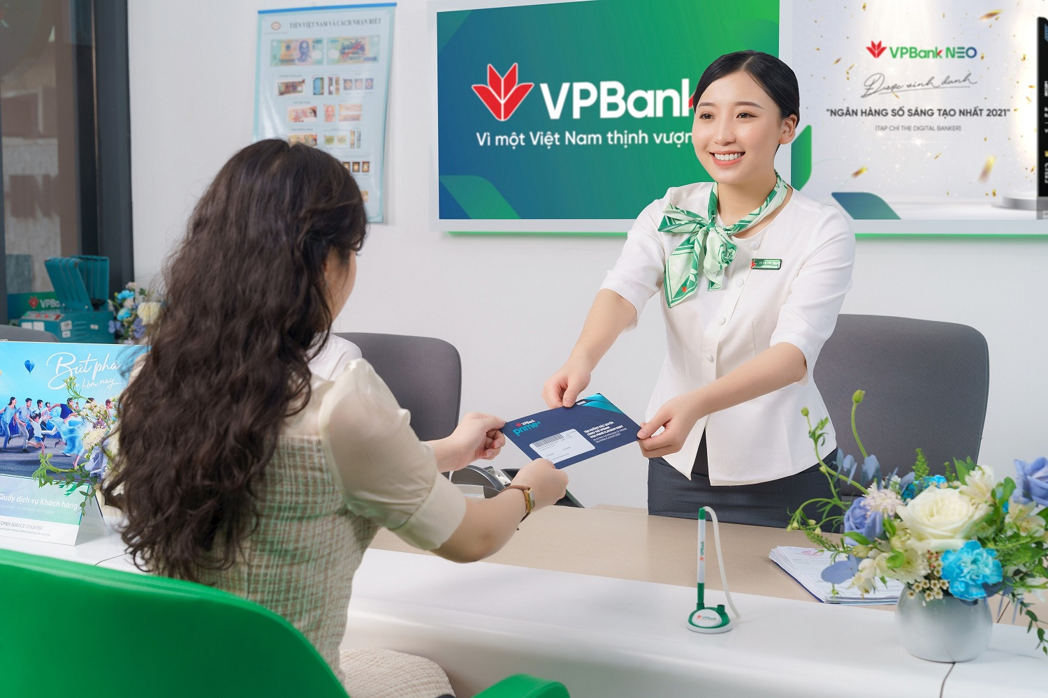 VPBank nhận 04 giải về dịch vụ thẻ từ Visa