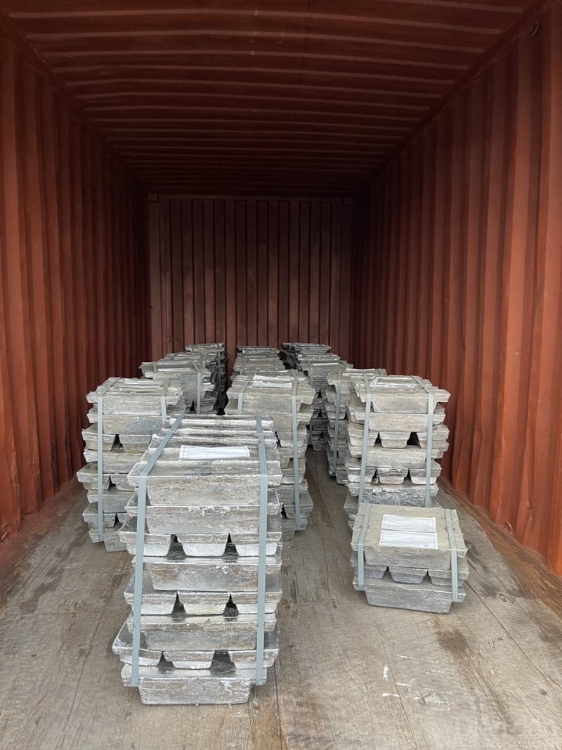 Sản phẩm chì tái chế của công ty Đông Mai được sản xuất từ hoạt động tái chế, xử lý chất thải nguy hại. Từ khi thành lập, sản phẩm của doanh nghiệp này chủ yếu phục vụ nhu cầu trong nước. cho xuất khẩu thì mỗi tháng khoảng 700-1000mt